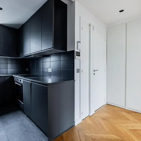 Avenue Montaigne - Champs Elysees - Unobstructed View Apartment *