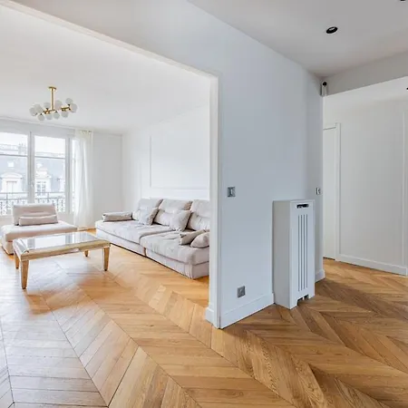 Avenue Montaigne - Champs Elysees - Unobstructed View * Paris