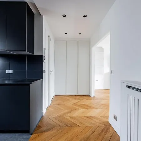 Avenue Montaigne - Champs Elysees - Unobstructed View Apartment Paris