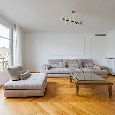Apartment Avenue Montaigne - Champs Elysees - Unobstructed View Paris