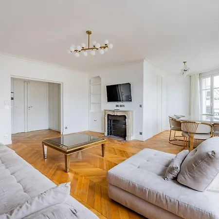 Apartment Avenue Montaigne - Champs Elysees - Unobstructed View *